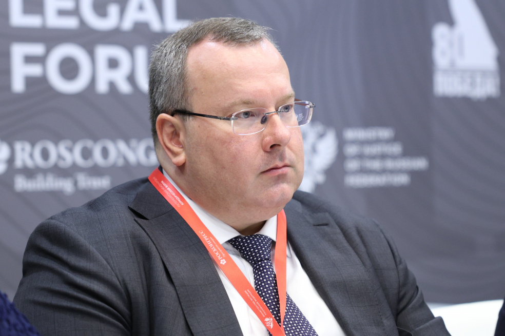 Константин Чуйченко провел встречу с Министром юстиции Республики Индонезии Супратманом Анди Агтасом