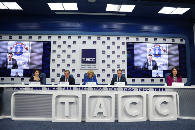 Почти 40 000 правовых консультаций оказано эвакуированным жителям ЛНР и ДНР